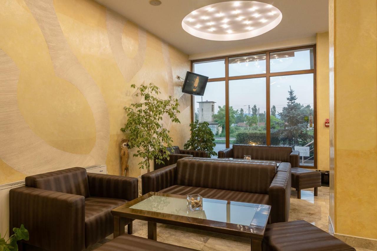 Adamo Hotel Varna Exterior foto