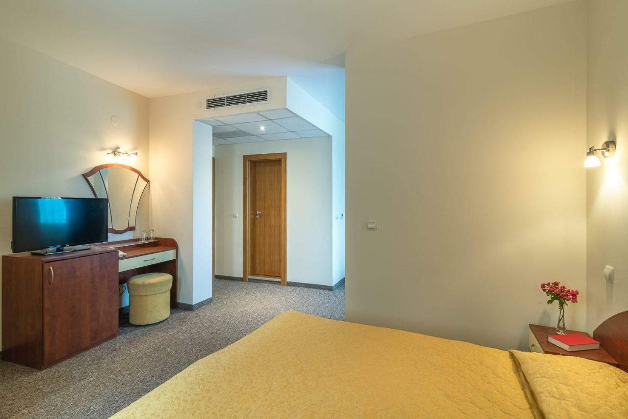 Adamo Hotel Varna Exterior foto